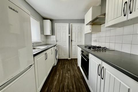 3 bedroom flat to rent, Raby Street, Gateshead