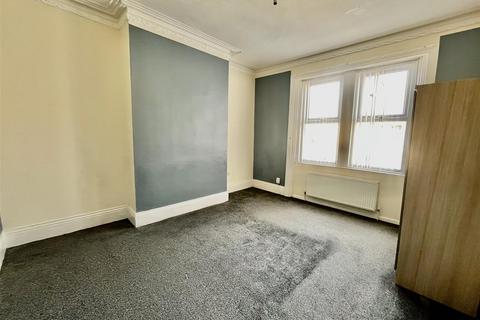 3 bedroom flat to rent, Raby Street, Gateshead