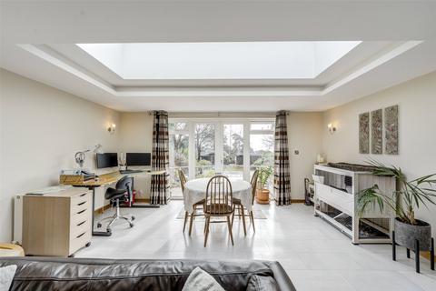 9 Heather Lane, Worthing, BN13 3BU
