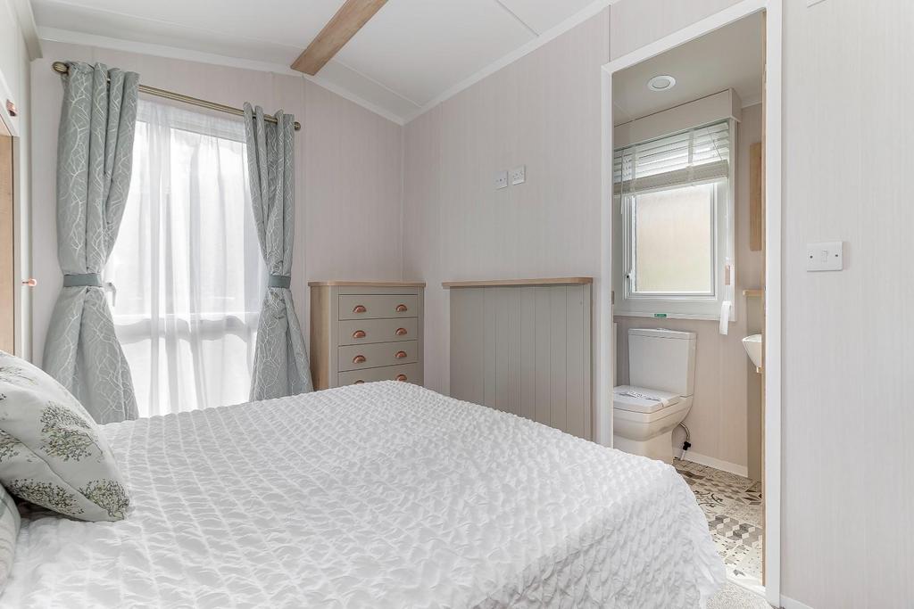 Master Bedroom - A.jpg