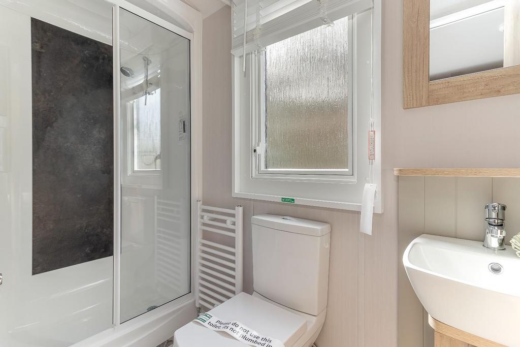 Master Bedroom Ensuite.jpg