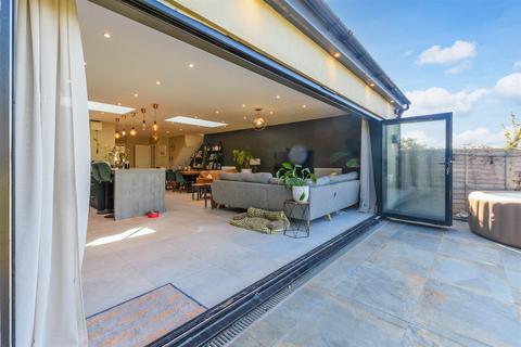 11 Coutts Avenue, Shorne, Gravesend, DA12 3HJ