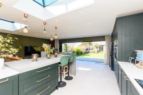 11 Coutts Avenue, Shorne, Gravesend, DA12 3HJ
