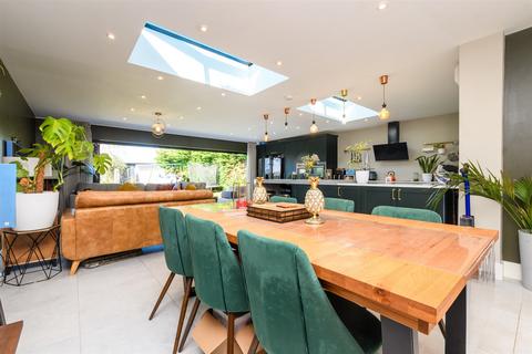 11 Coutts Avenue, Shorne, Gravesend, DA12 3HJ