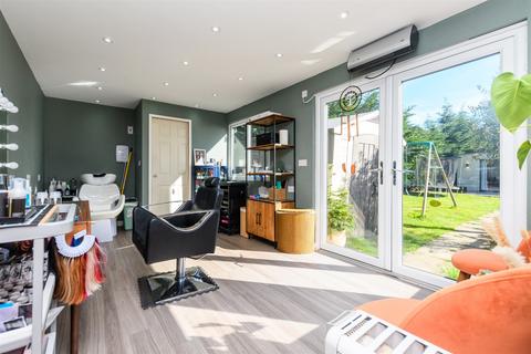 11 Coutts Avenue, Shorne, Gravesend, DA12 3HJ