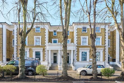 3 bedroom flat to rent, Leigham Avenue, London SW16