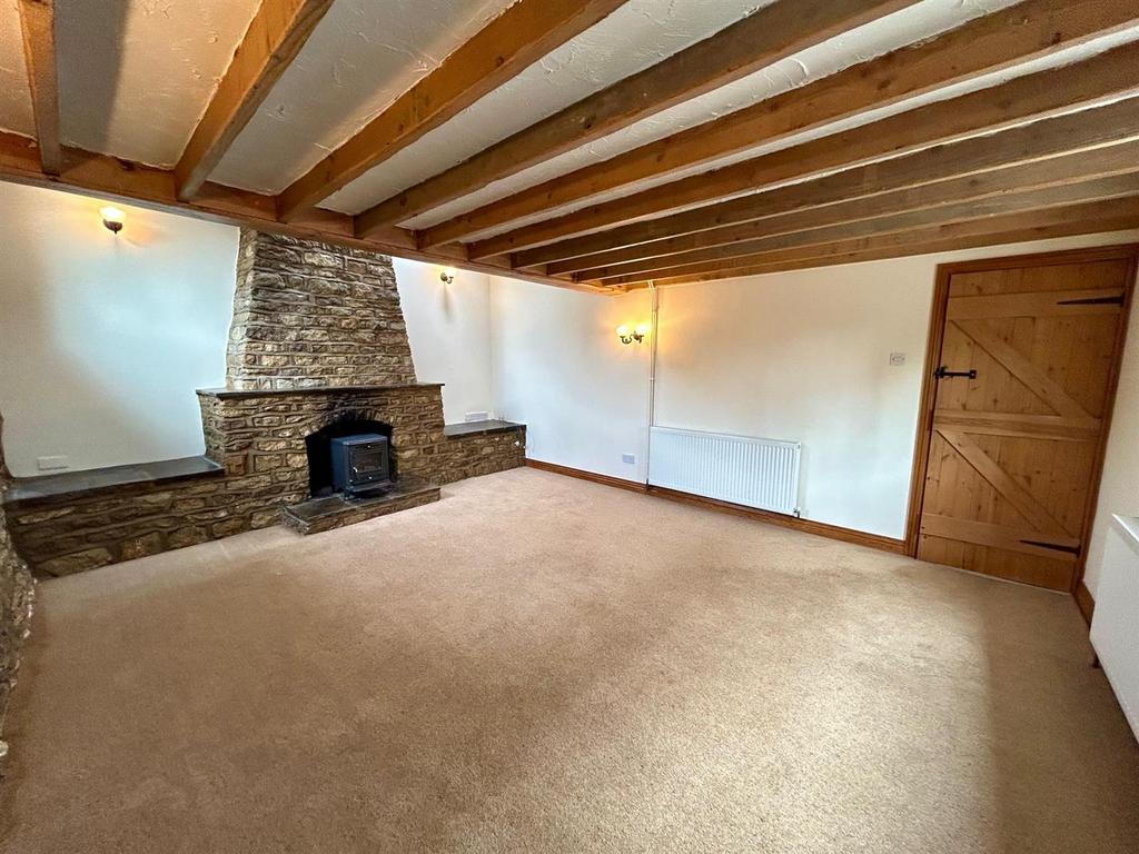 Lounge to door new.jpg