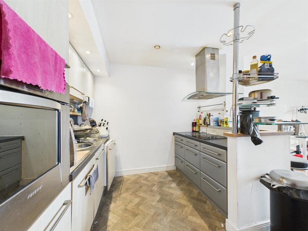 Kitchen 2.jpg