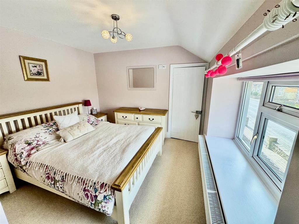 Bedroom 4.jpg