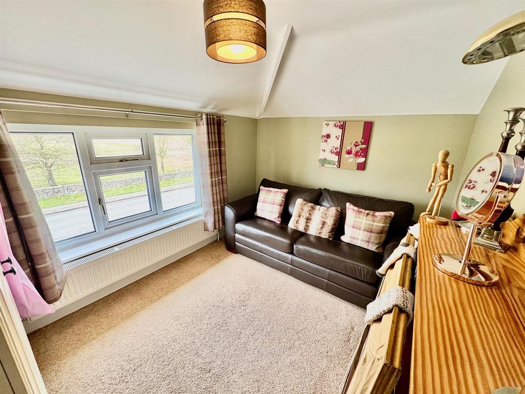 Bedroom 5b.jpg