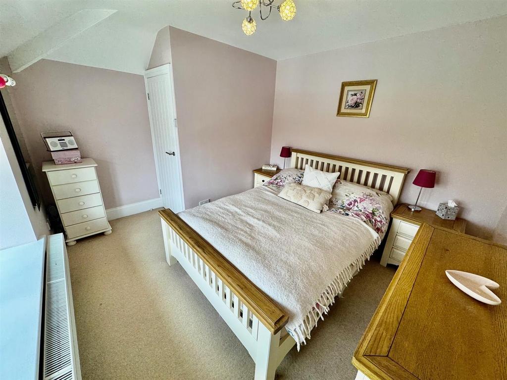 Bedroom 4b.jpg