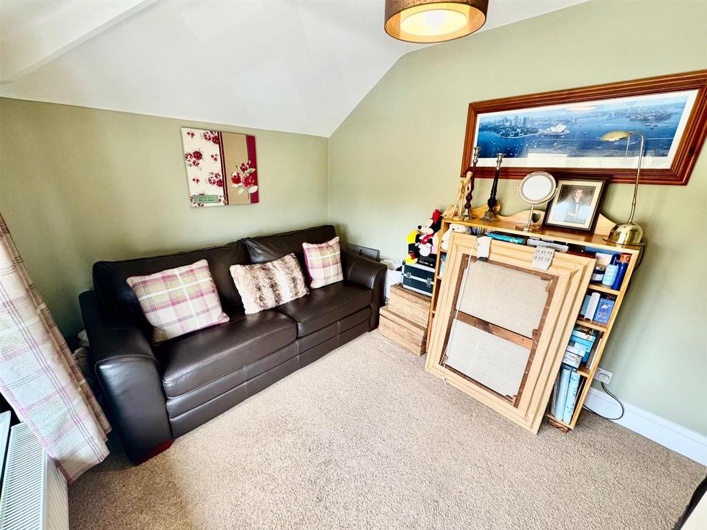 Bedroom 5.jpg