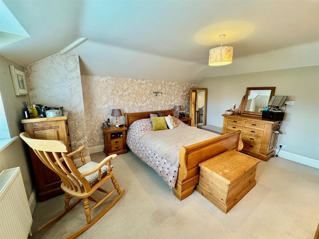 Bedroom 1b.jpg