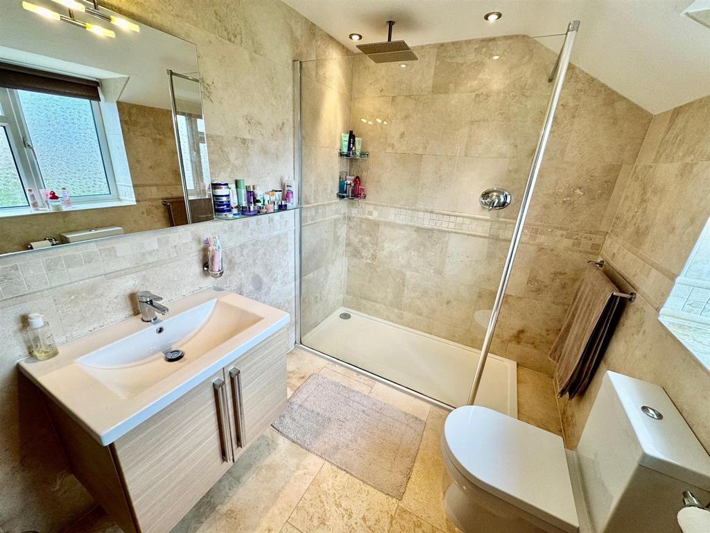 En-suite Bedroom 1.jpg