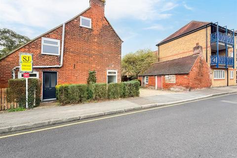 2 bedroom semi-detached house for sale, Belvedere Road, Burnham-On-Crouch