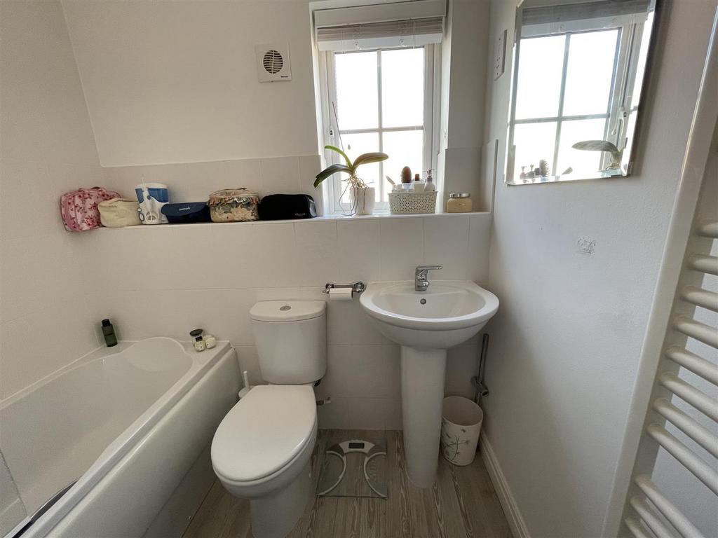 Main Bathroom.JPG