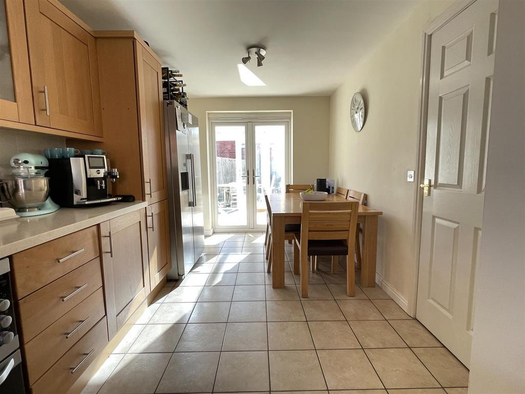Kitchen 2.JPG