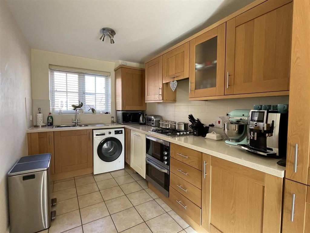 Kitchen (2).JPG
