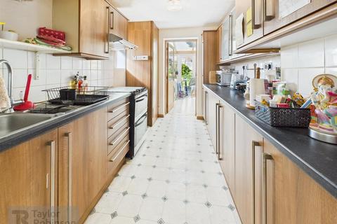 4 bedroom semi-detached house for sale, Pound Hill, Crawley