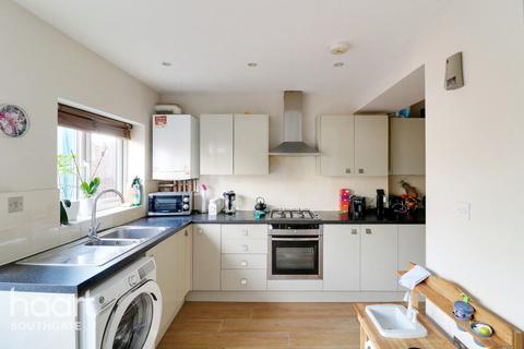 4 bedroom terraced house for sale, Rayleigh Road, London