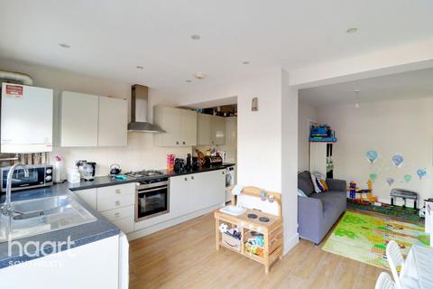 4 bedroom terraced house for sale, Rayleigh Road, London