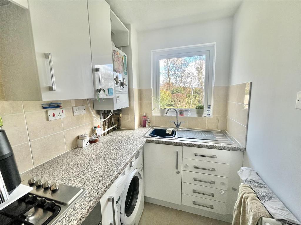 Kitchen 2.jpg