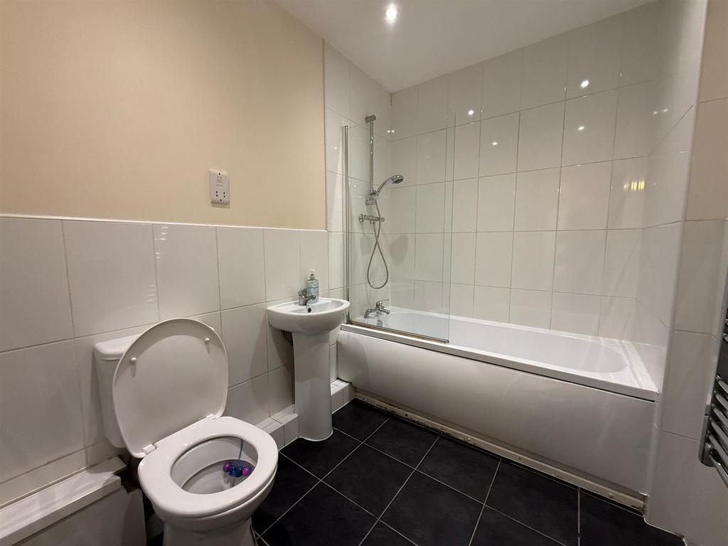Bathroom 21.jpeg