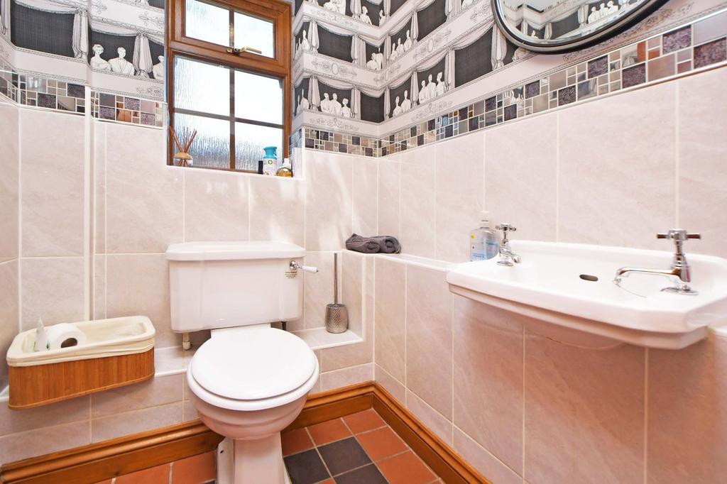 Ground floor cloak room