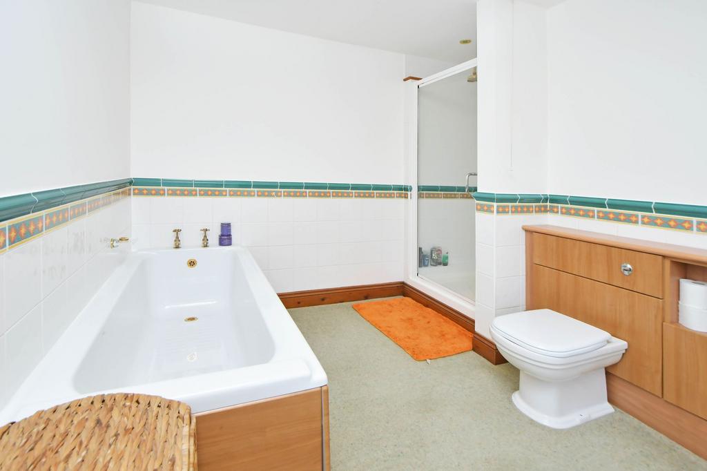 Principal bathroom