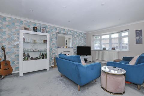 25 Ashridge Drive, Bricket Wood, St Albans, AL2 3SR