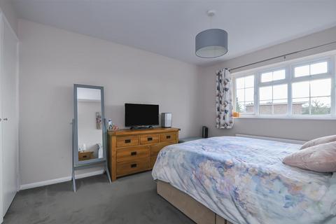 25 Ashridge Drive, Bricket Wood, St Albans, AL2 3SR