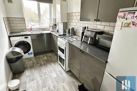 1 bedroom apartment for sale, Woodfield Court, Edgerton, Huddersfield, HD2