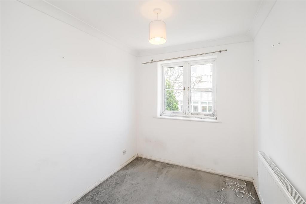 35 Hallingbury Court-3.jpg