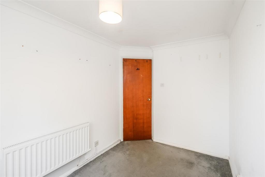 35 Hallingbury Court-4.jpg