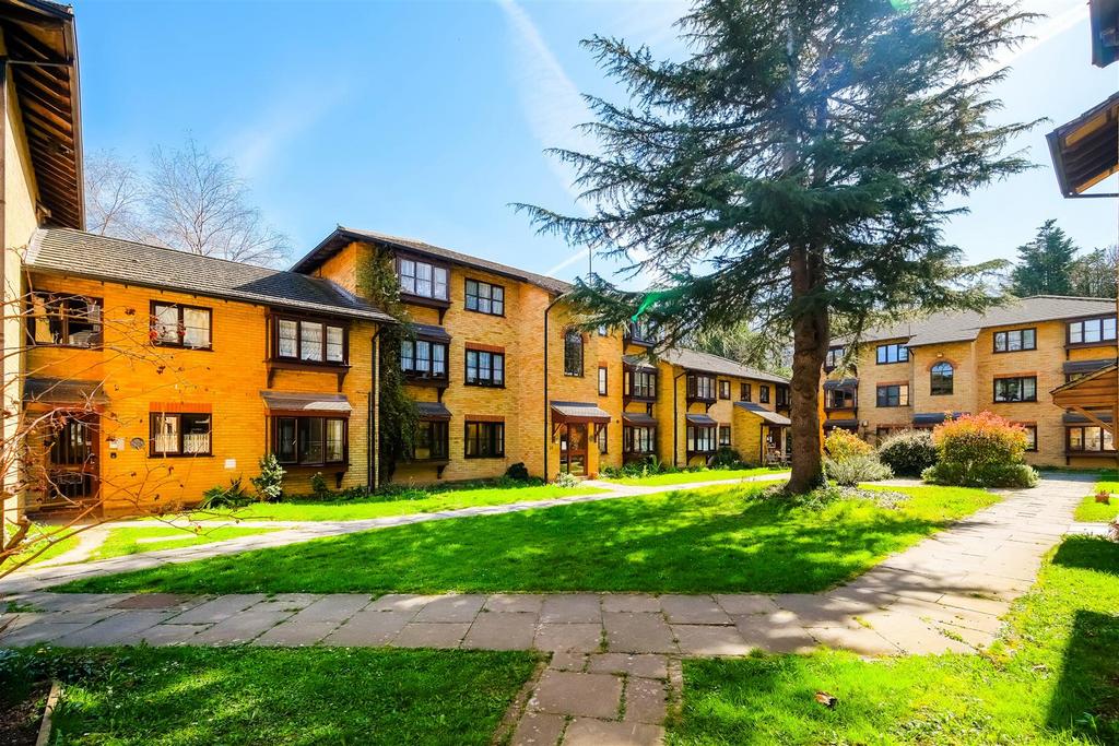 35 Hallingbury Court-16.jpg