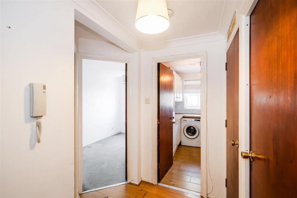 35 Hallingbury Court-7.jpg