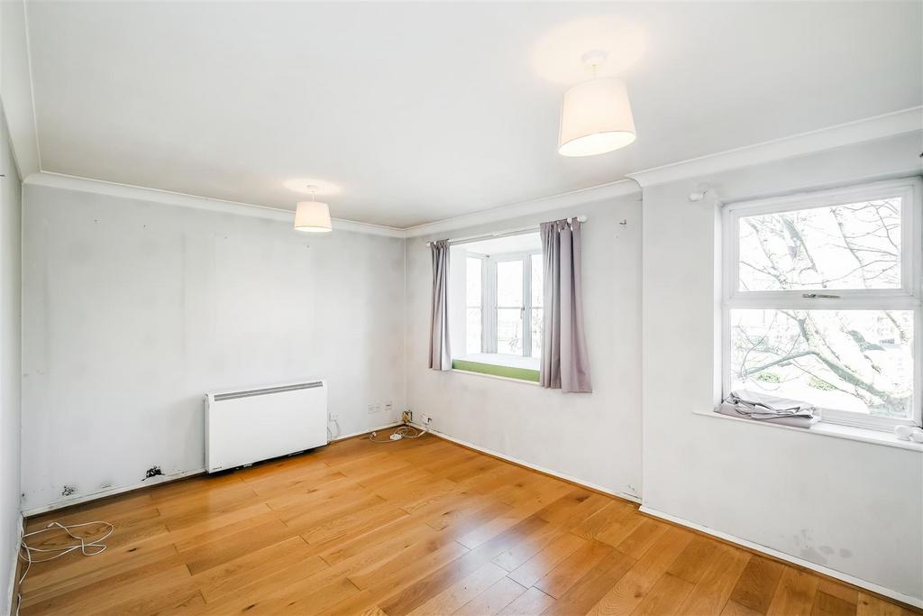 35 Hallingbury Court-8.jpg