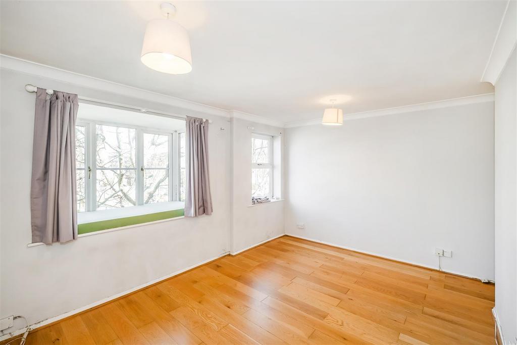 35 Hallingbury Court-10.jpg
