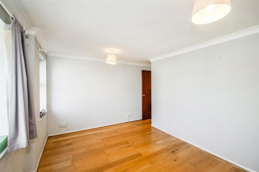 35 Hallingbury Court-11.jpg