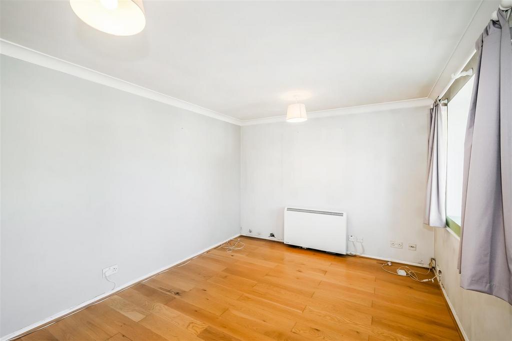 35 Hallingbury Court-12.jpg