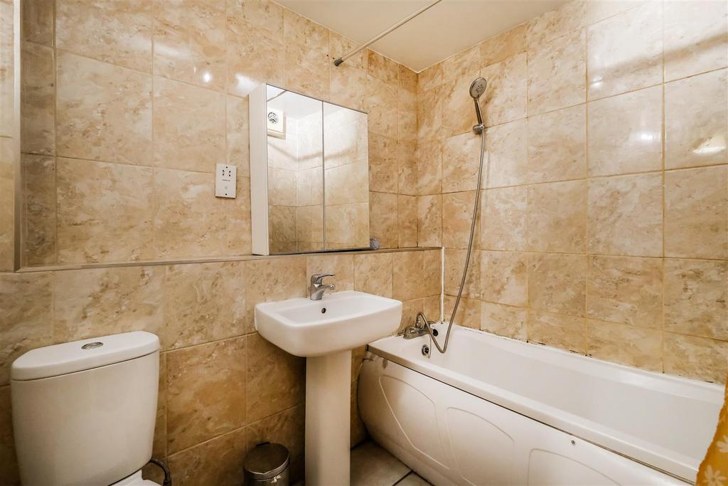 35 Hallingbury Court-1.jpg