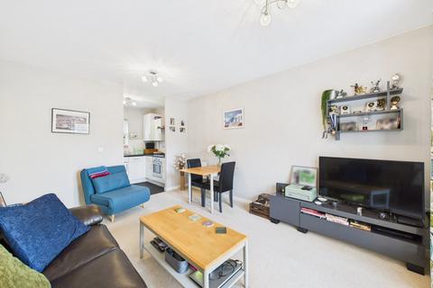 26 Adrian Close, Hemel Hempstead, HP1 1AW