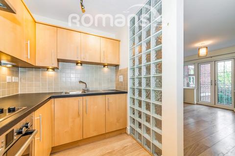 2 bedroom flat to rent, Bramshott Place, Fleet, GU51