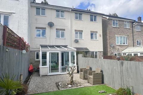 8 Glenview, St Austell, PL25 5HR