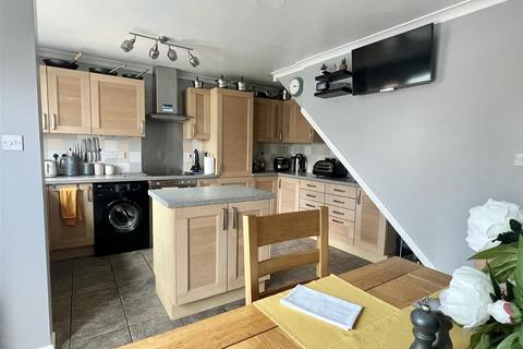 8 Glenview, St Austell, PL25 5HR