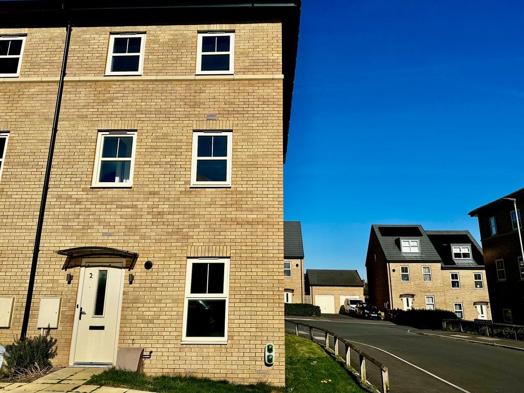 2 Ellercroft Way WF8 2 GJ