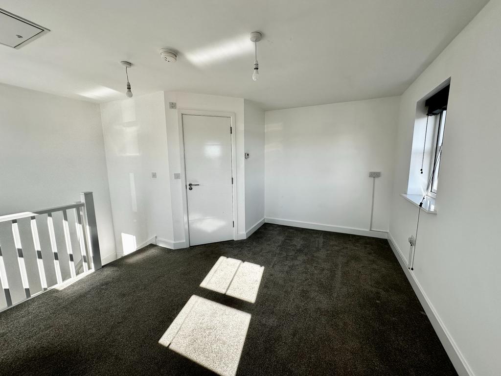En-Suite Bedroom - 2 Ellercroft Way WF8 2 GJ