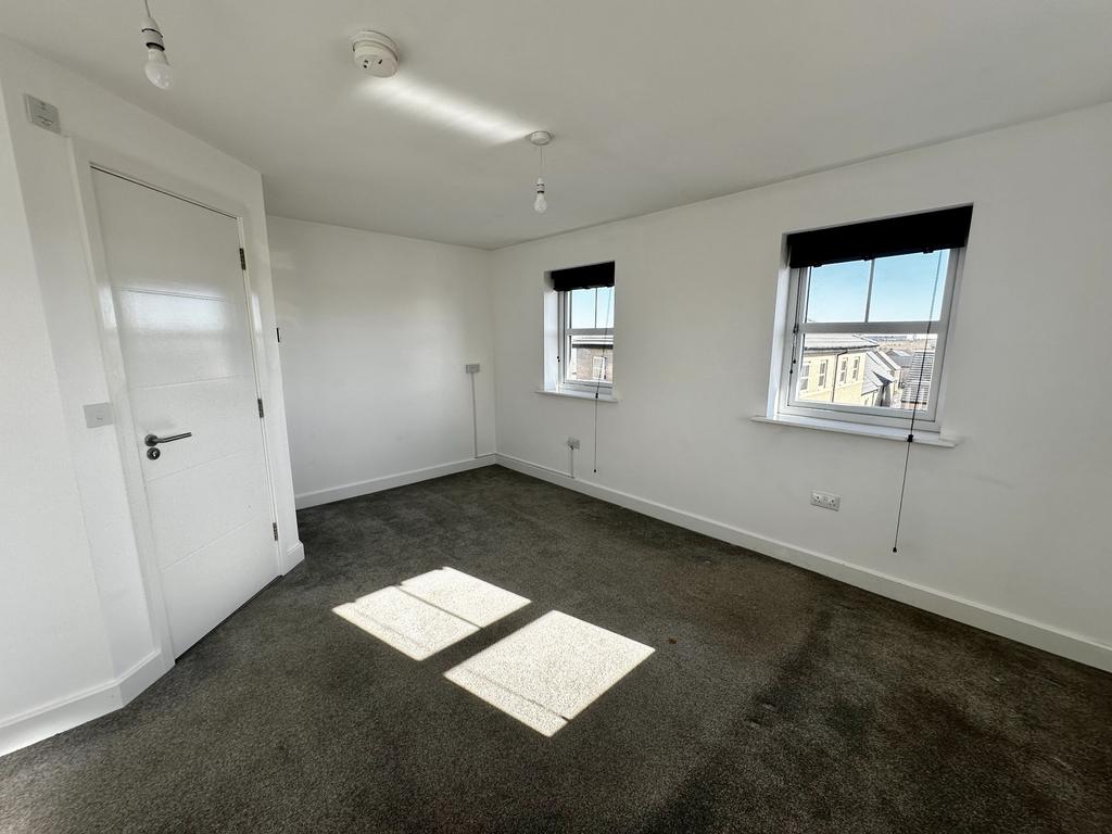 Master Bedroom - 2 Ellercroft Way WF8 2 GJ