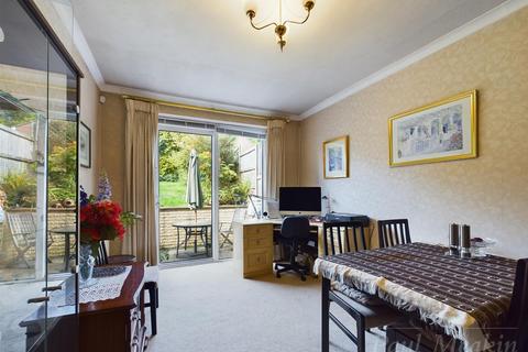 405 Stafford Road, Caterham, CR3 6NP