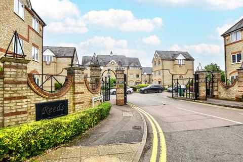 1 bedroom flat for sale, Norbury Avenue, Watford, WD24